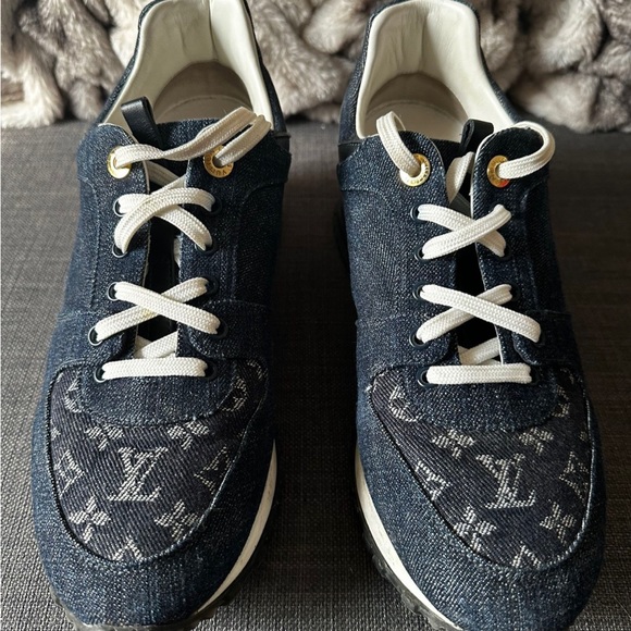 LOUIS VUITTON DENIM SNEAKER SIZE 39 (9 US) - Picture 3 of 9